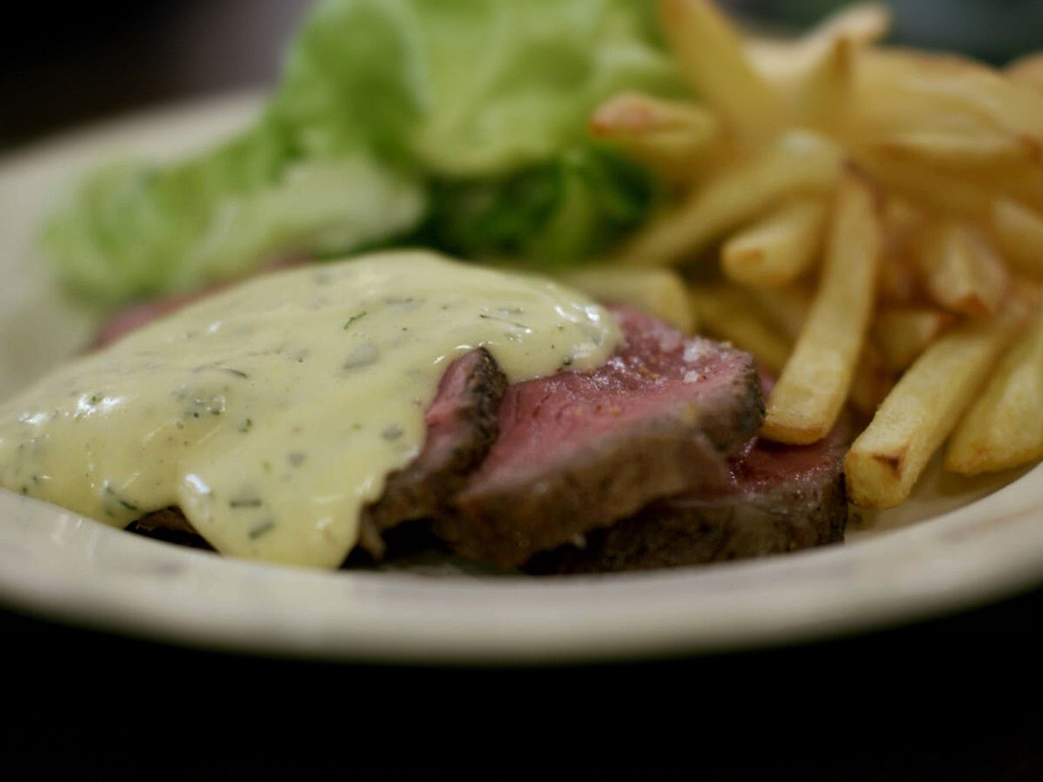 Biefstuk-friet met verse béarnaise