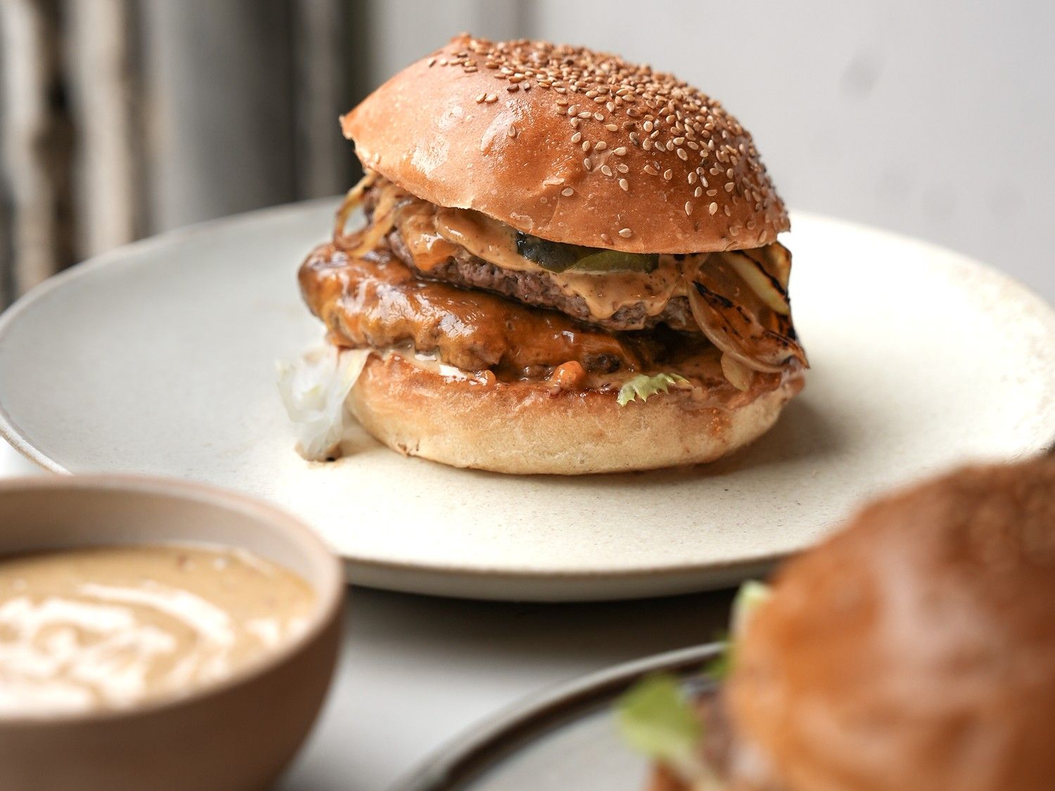 Geplette cheeseburgers met baconnaise