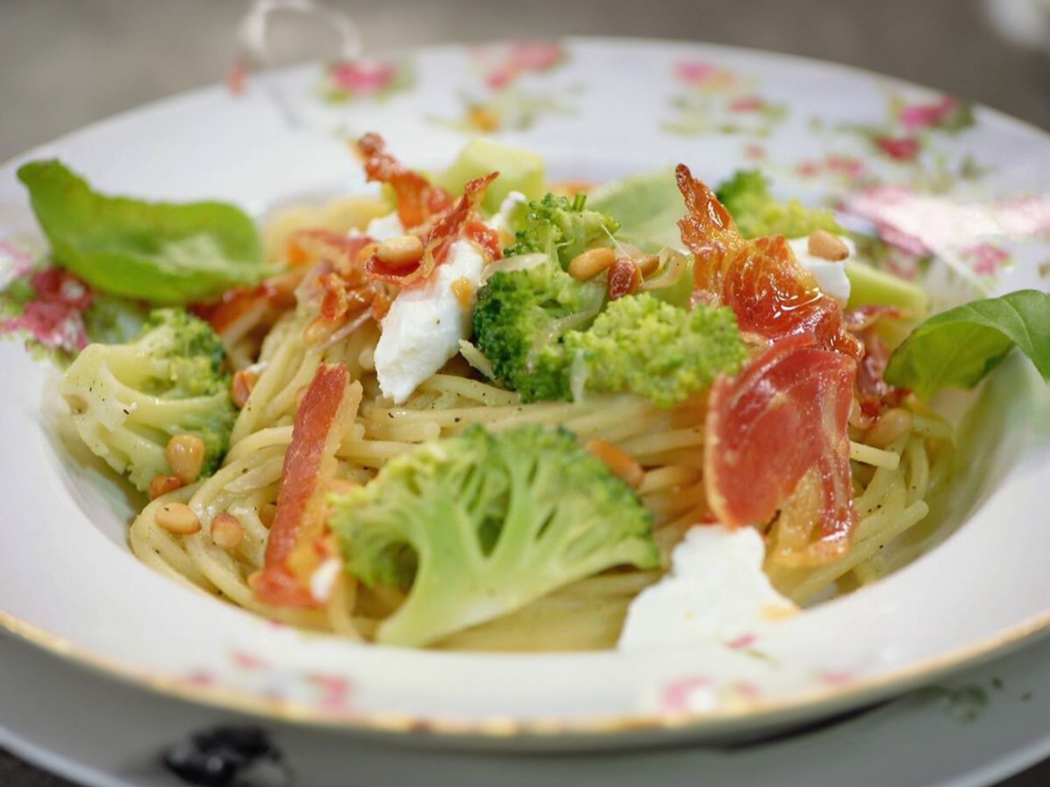 Spaghetti met broccoli en pancetta