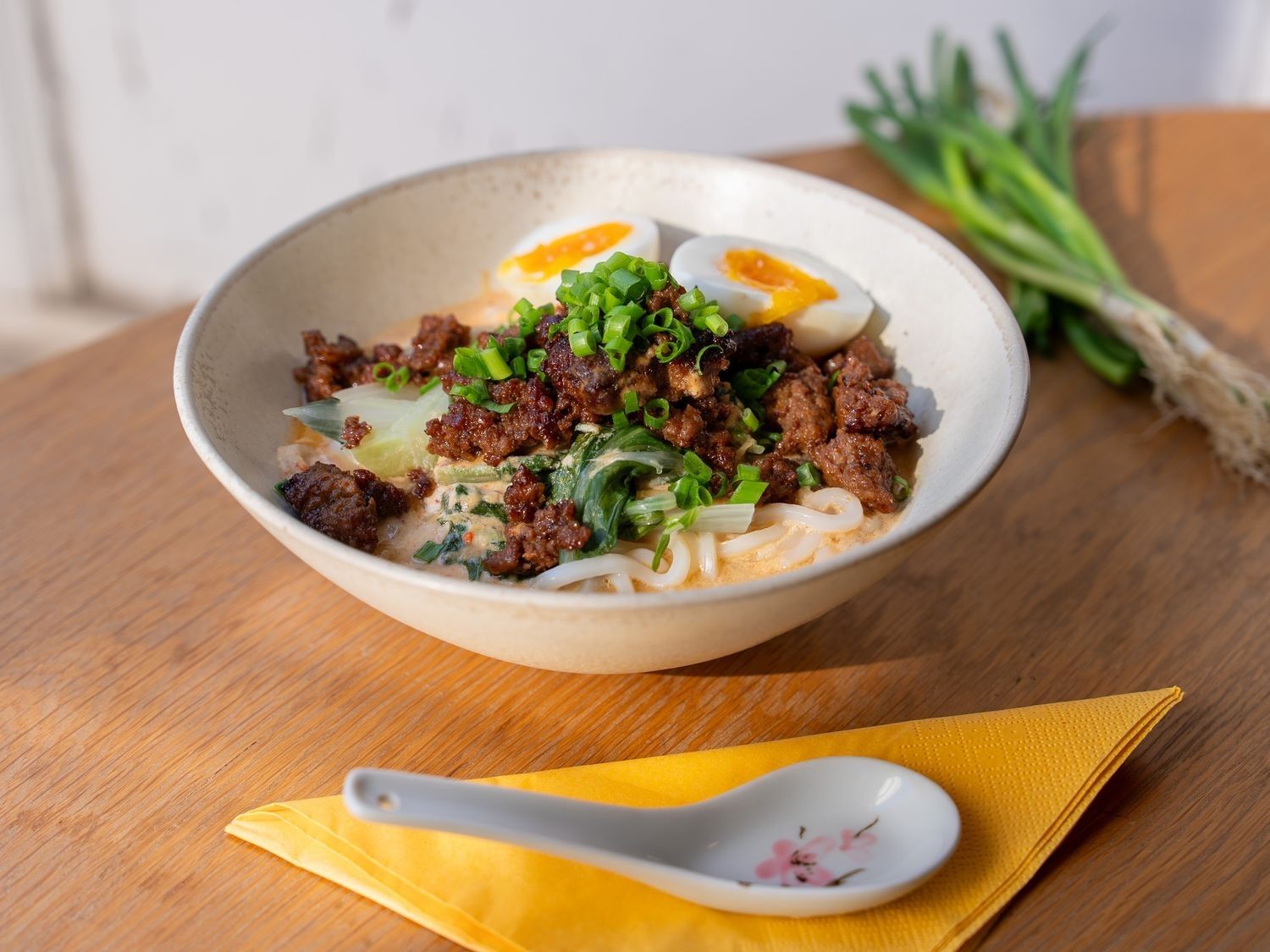 Udon met paksoi en gehakt